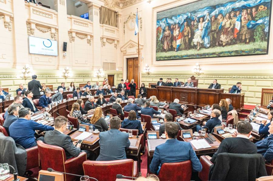La Convención del 25 retoma su labor este miércoles, tras la despedida a Locomotora Oliveras