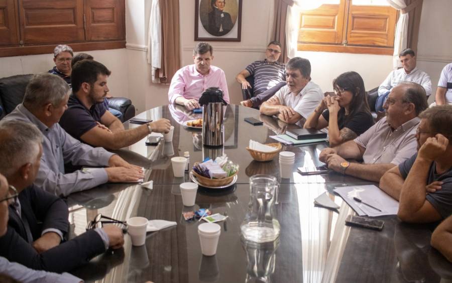 Sin oferta salarial, crece la tensión y se posterga la negociación