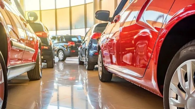 Por salto del dólar, automotrices aumentan los precios al menos un 3%, el doble de la inflación