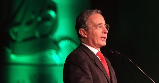 Colombia: expresidente Uribe fue condenado a doce años de prisión domiciliaria por fraude y soborno