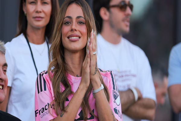 La reacción de Tini Stoessel tras el gol de penal de Rodrigo de Paul
