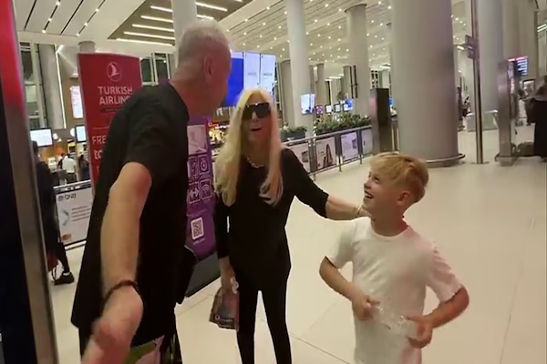 Por el Mundo: confundieron a Susana Giménez en el aeropuerto con otra mujer
