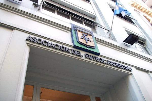 La AFA reglamentó la Licencia Pro para Directores Deportivos