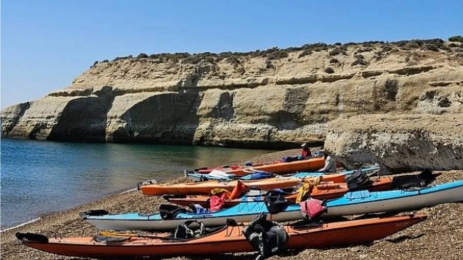 Ofrecía paseos gratis en kayak para mujeres y abusaba de ellas: fue detenido