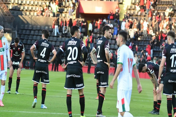 Colón quedó a once del descenso