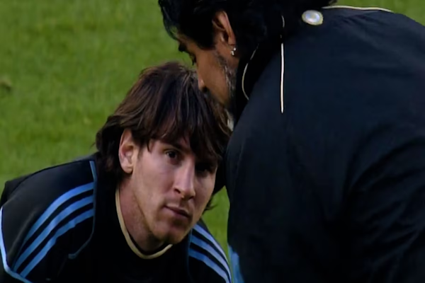 Viral: el video de Maradona y Messi que publicó FIFA