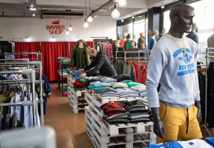 No todo sube: la lista de los 15 productos que bajaron de precio en julio, según el INDEC