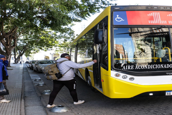 Colectivos: se determinó el precio del boleto en 1.580 pesos