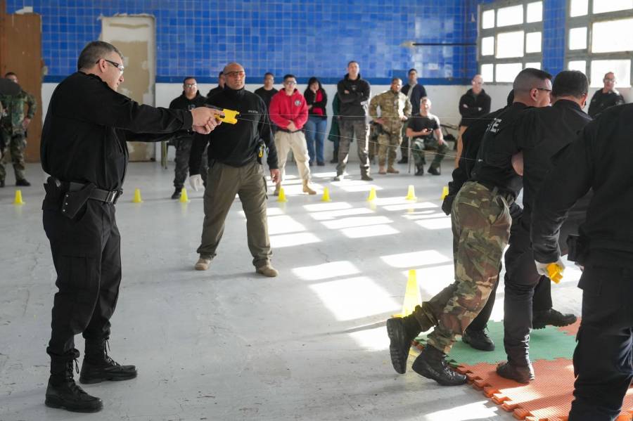 El Gobierno Provincial proyecta que desde septiembre policías porten las Taser