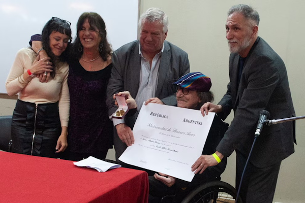 Charly García recibió el título de Doctor Honoris Causa