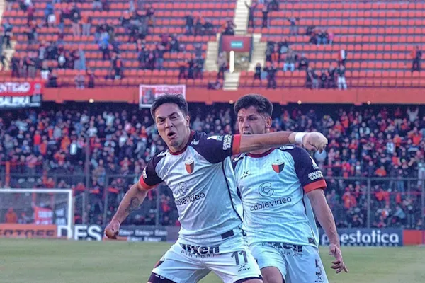 Lago se destacó en Colón en el empate ante Chacarita