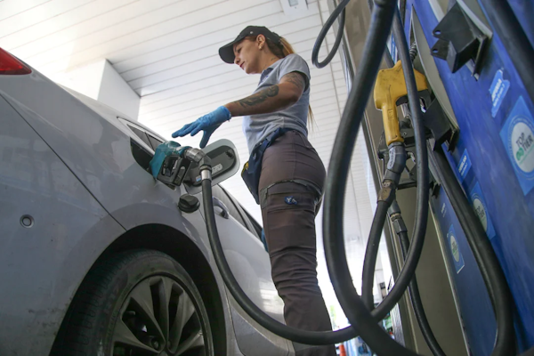 Venta de combustibles: tras cuatro meses de suba, se frenó