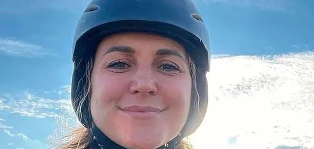 Una deportista quiso tomarse una selfie a 90 metros de altura, resbaló y murió tras caer frente a su hijo