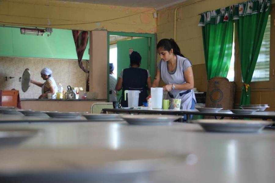 El gobierno extendió el premio a la asistencia perfecta a los asistentes escolares 