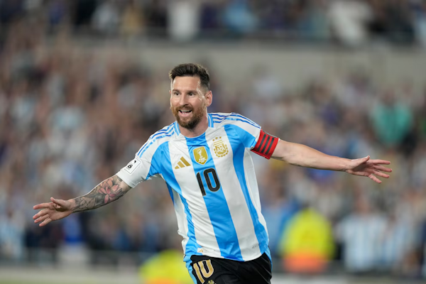 Las bandas en el último partido oficial de Messi con la Selección en la Argentina