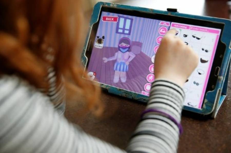 Alerta por casos de nenas engañadas a través de un juego en red