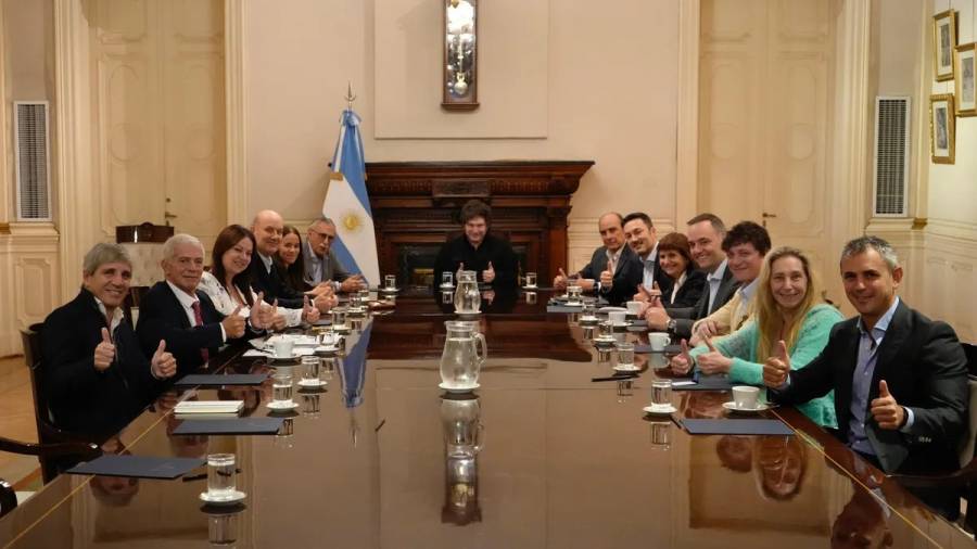 La respuesta de Javier Milei a la derrota: crea una mesa política nacional y convoca a los gobernadores