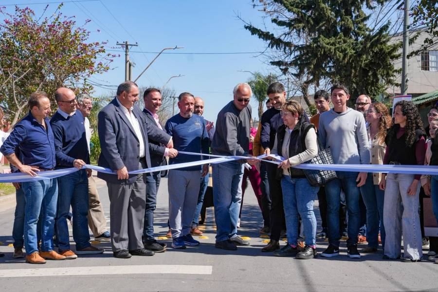 Pullaro inauguró la pavimentación de calle Larrea