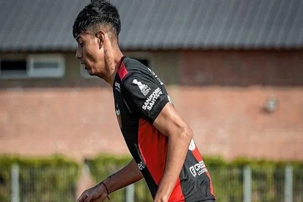 Incidentes con hinchas: un jugador de Colón fue herido con un piedrazo