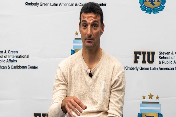 Scaloni habló en una universidad de Estados Unidos