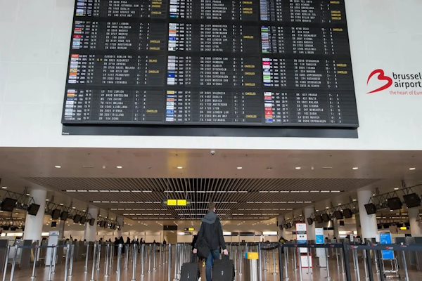 Aeropuertos europeos: un ciberataque masivo provocó caos
