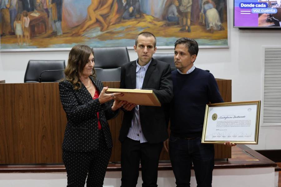 El Concejo distinguió a Bruno Rodriguez, primera persona ciega en recibirse de Ingeniero 