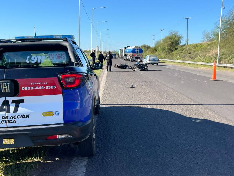 Chocaron dos motos en Circunvalación a la altura del hipódromo y hay tres heridos