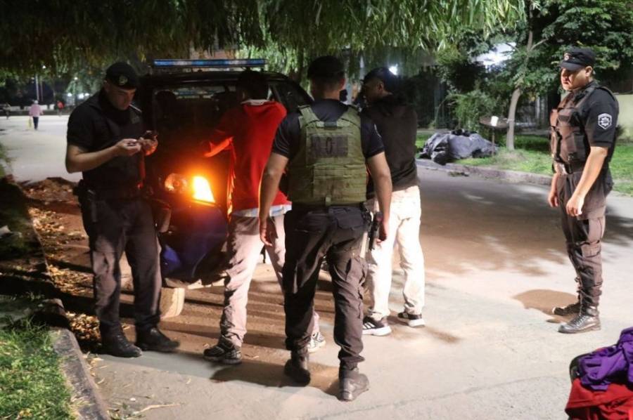 Llamadas al 911: la policía detuvo a 692 personas en el Departamento La Capital