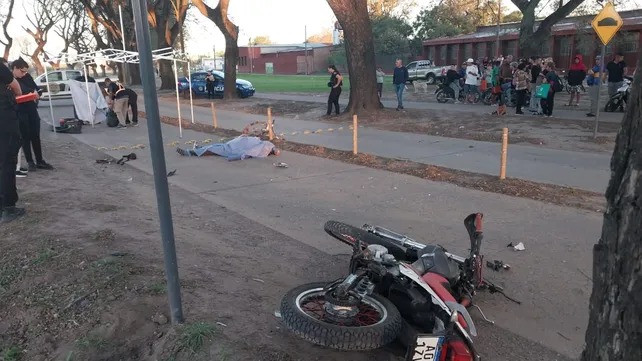 Un motociclista murió tras chocar con un ciclista