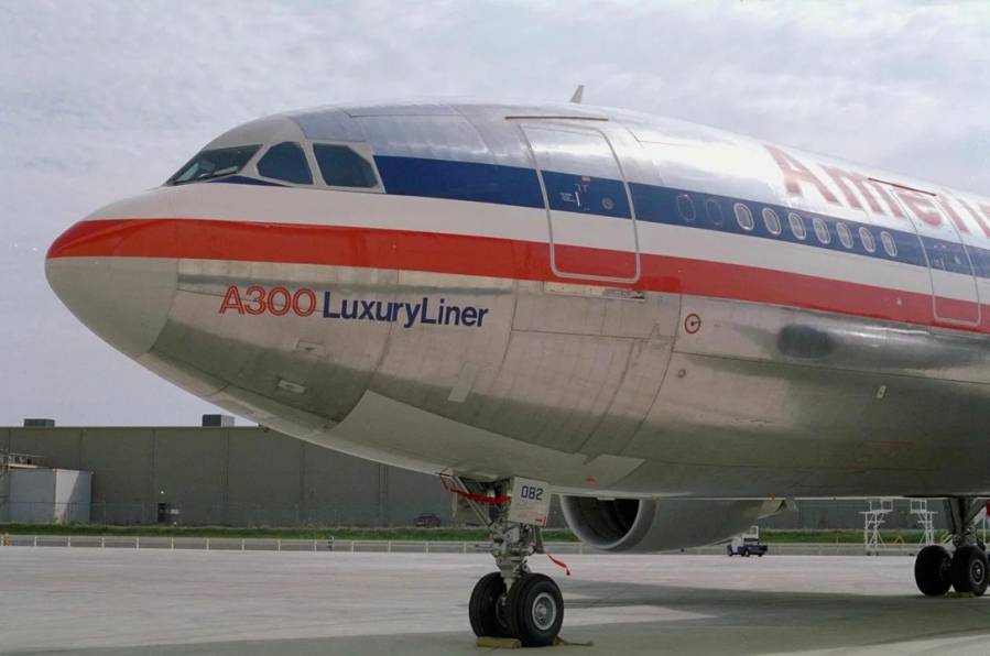 Estados Unidos: hallaron a un hombre muerto en el tren de aterrizaje de un avión