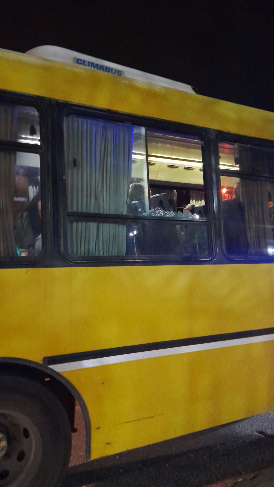 Apedrearon otro colectivo en la ruta 1 y un pasajero resultó con lesiones
