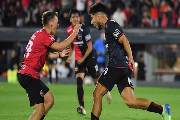 Newell ´s empató agónicamente ante Estudiantes