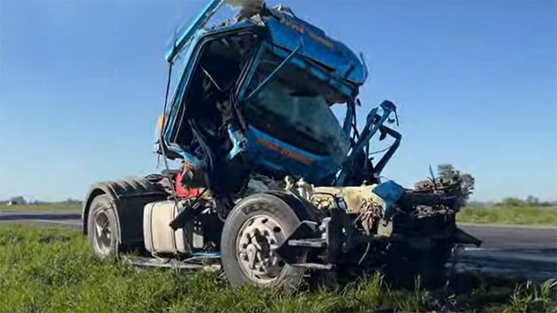 Un hombre murió en un choque de tres camiones