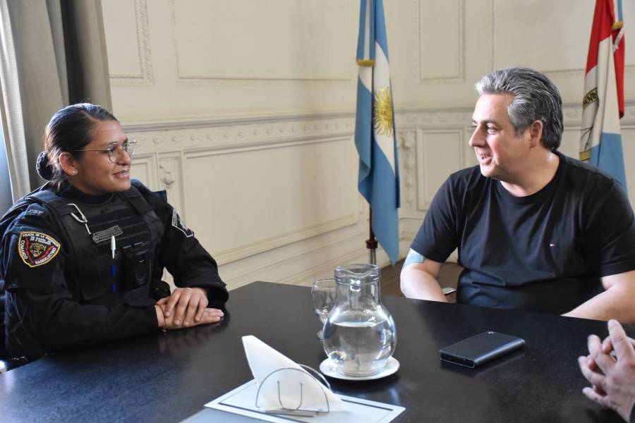 Cococcioni recibió a la suboficial que realizó el primer uso de una Taser