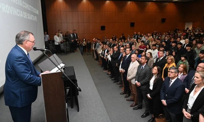 Felipe Michlig tomó juramento a ciudadanos y autoridades por la nueva Constitución 