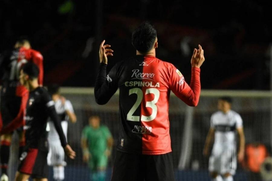 ¿Hasta cuándo tiene tiempo Colón para resolver la deuda con Espínola?