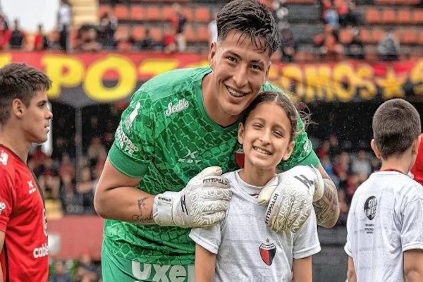 El gran gesto del arquero de Colón que conmueve a todos