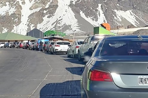 Fin de semana largo: colapsaron los pasos fronterizos a Chile