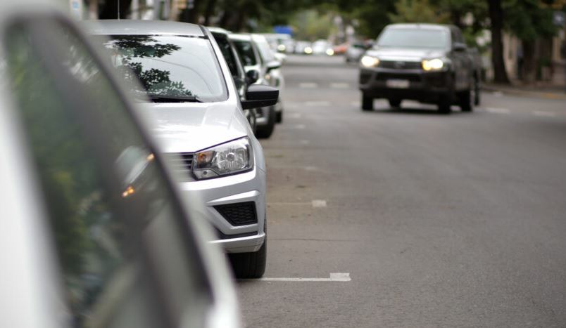 El Concejo aprobó el estudio para permitir el estacionamiento en ambas manos en más de 250 cuadras de Santa Fe