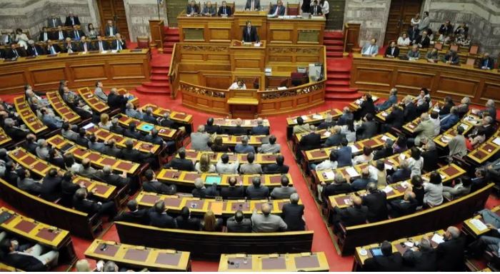 El Congreso de Grecia aprobó ampliar la jornada laboral a 13 horas diarias