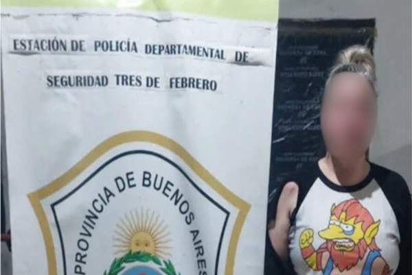 Acto de Milei: una mujer fue arrestada por agredir con un cuchillo a un fotógrafo
