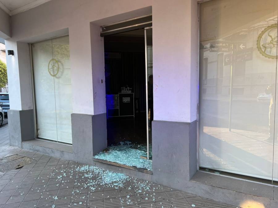 Nuevo acto de vandalismo contra la panadería de Primero de Mayo y Juan de Garay