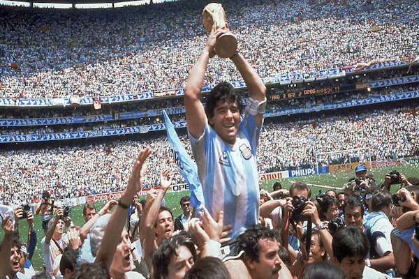 Murió el protagonista de una de las fotos más icónicas de Maradona
