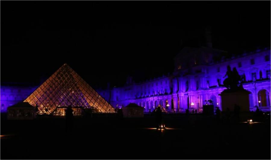 Reabrió el Louvre tres días después del robo de joyas