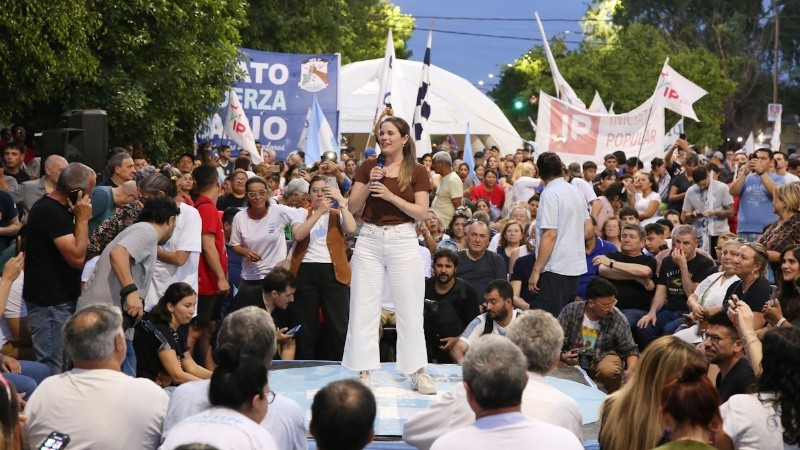 Fuerza Patria cerró su campaña con una asamblea ciudadana en Rosario: 