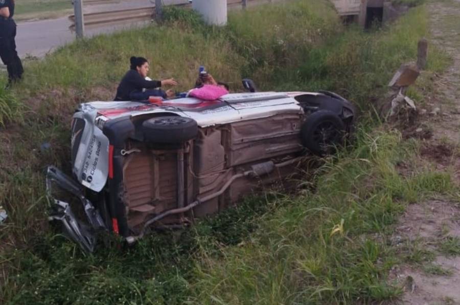 Perdió el control de la camioneta y cayó a un zanjón