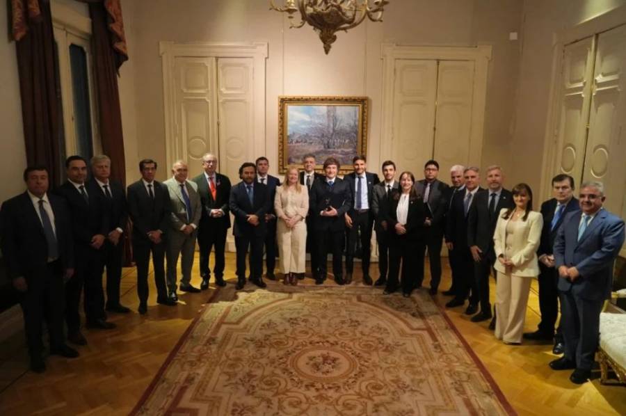 Milei destacó como “extremadamente positiva” la reunión con gobernadores