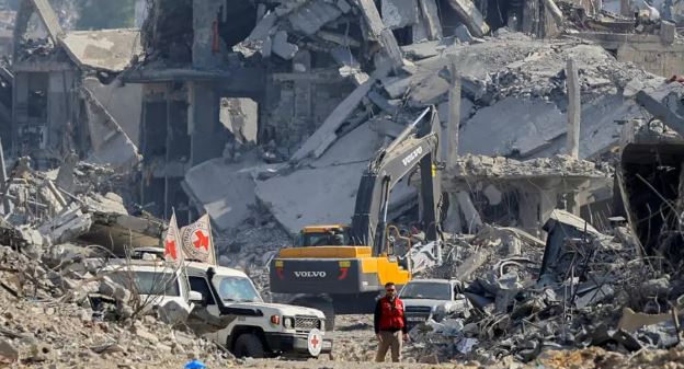 Israel mata otros tres gazatíes, pese a la tregua; continúa intercambio de palestinos y rehenes muertos