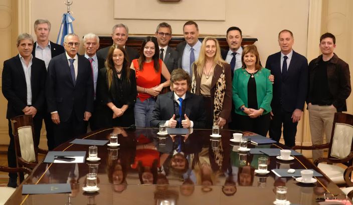 Qué se habló en la primera reunión de Gabinete con Adorni y Santilli, y la decisión que pone en vilo a la política