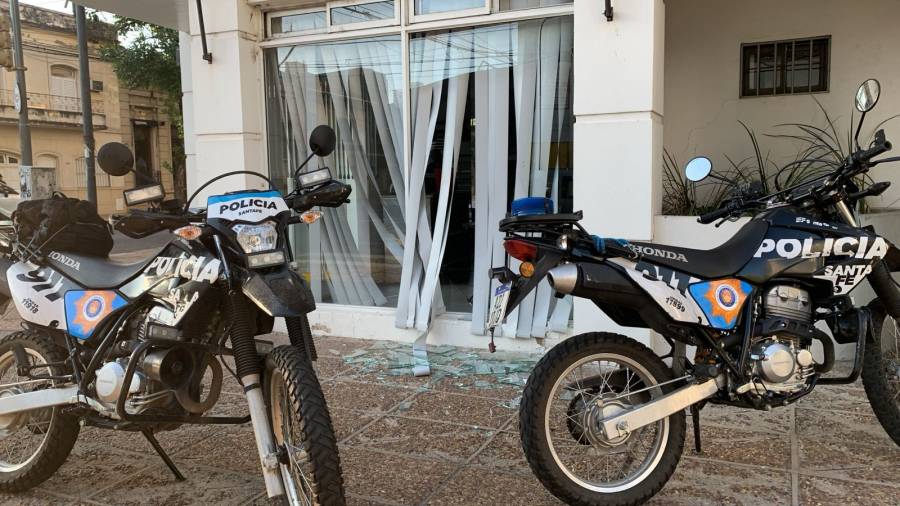 Al menos tres locales comerciales fueron vandalizados en Santa Fe